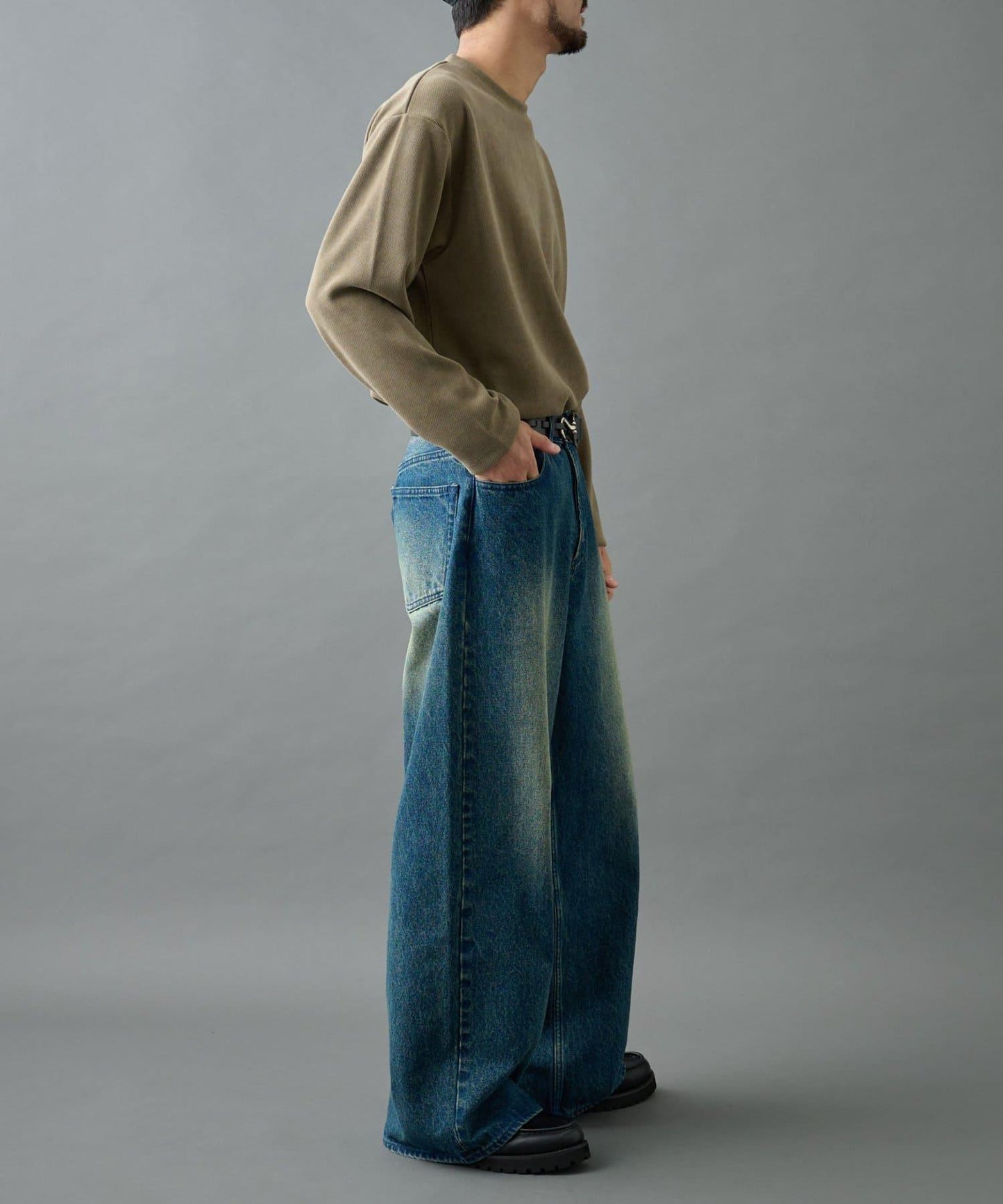 【AW】剪裁絨面套頭衫