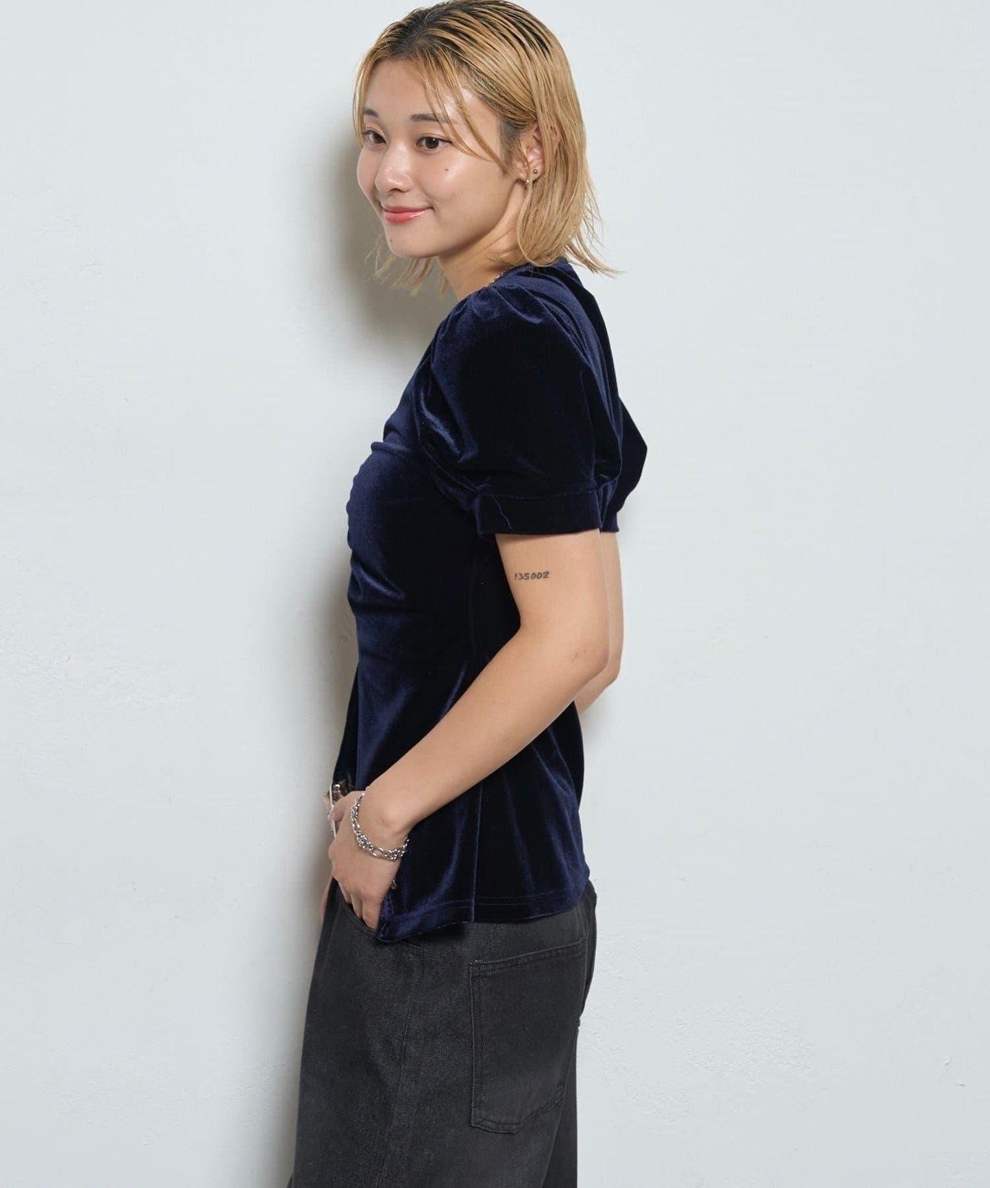 【WHO'S WHO gallery】泡泡袖褶皺天鵝絨上衣