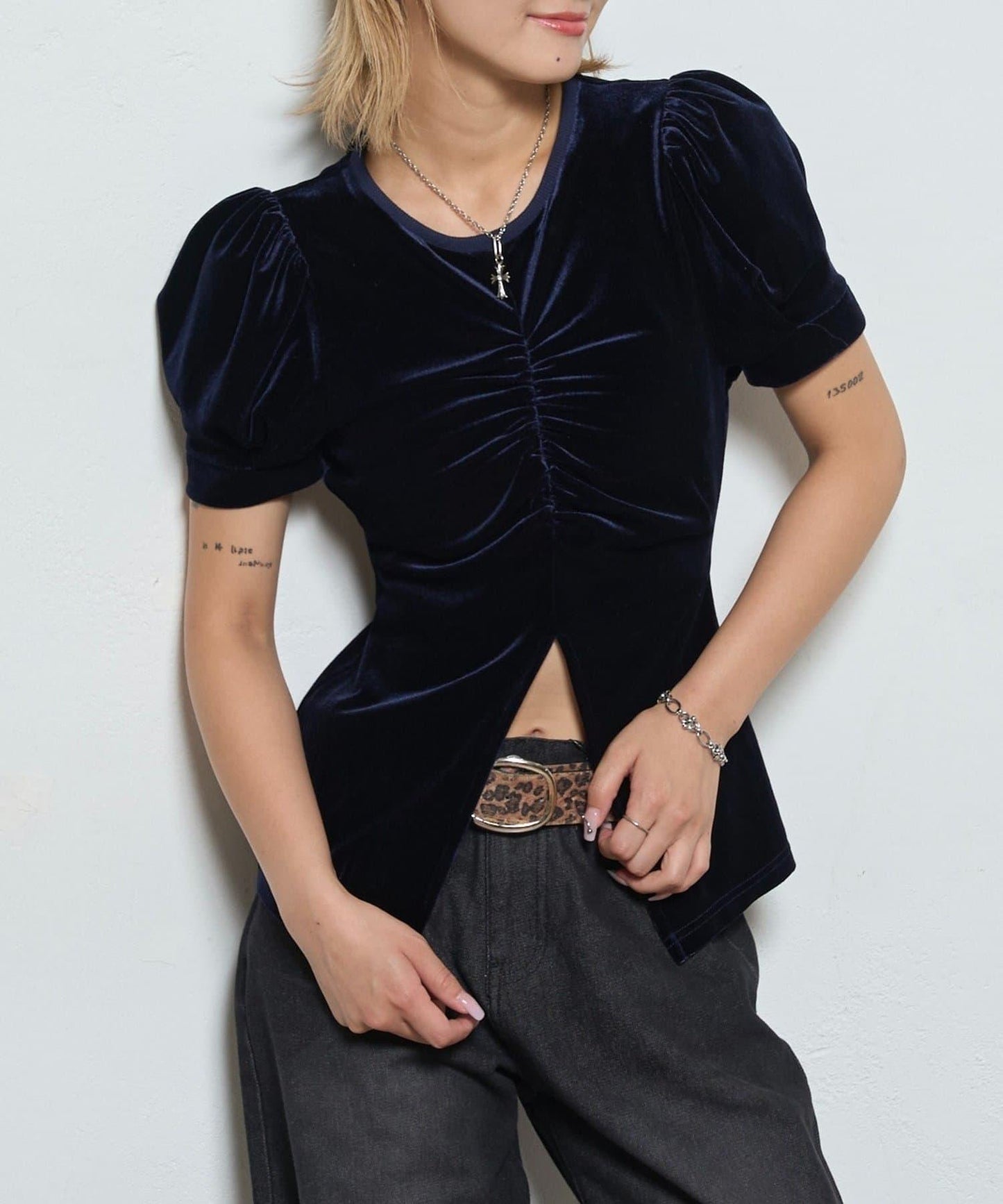 【WHO'S WHO gallery】泡泡袖褶皺天鵝絨上衣
