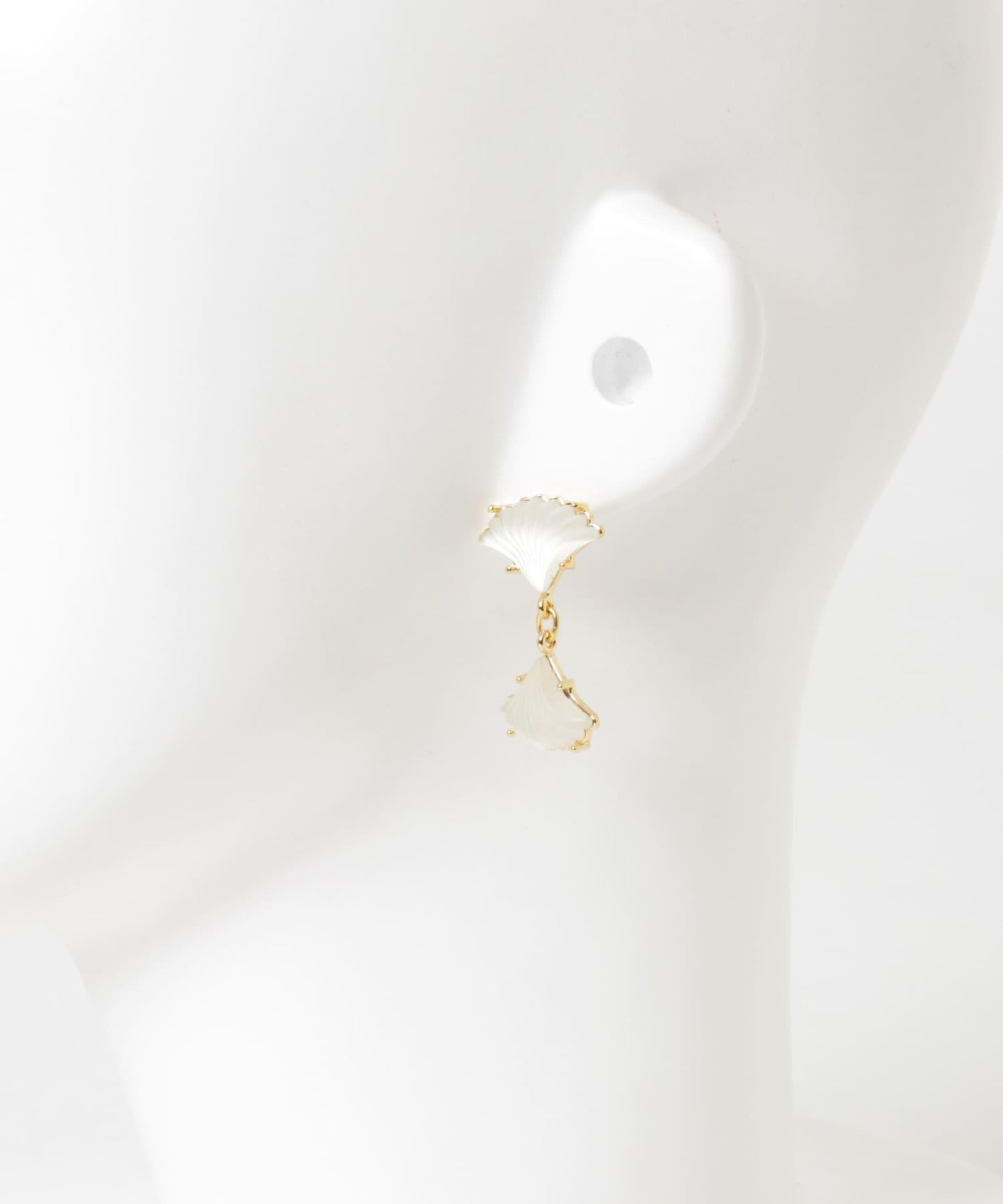 gren by M 啞光玻璃貝殼耳環