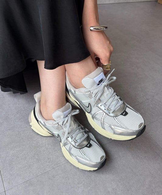 【NIKE/ナイキ】 女士V2K跑步鞋