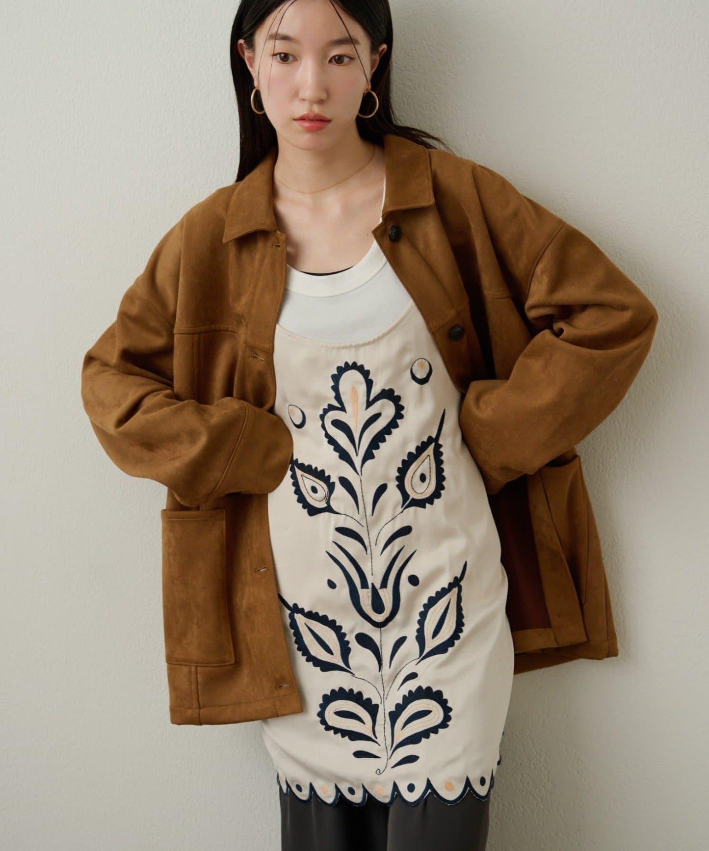 緞面刺繡吊帶長款上衣