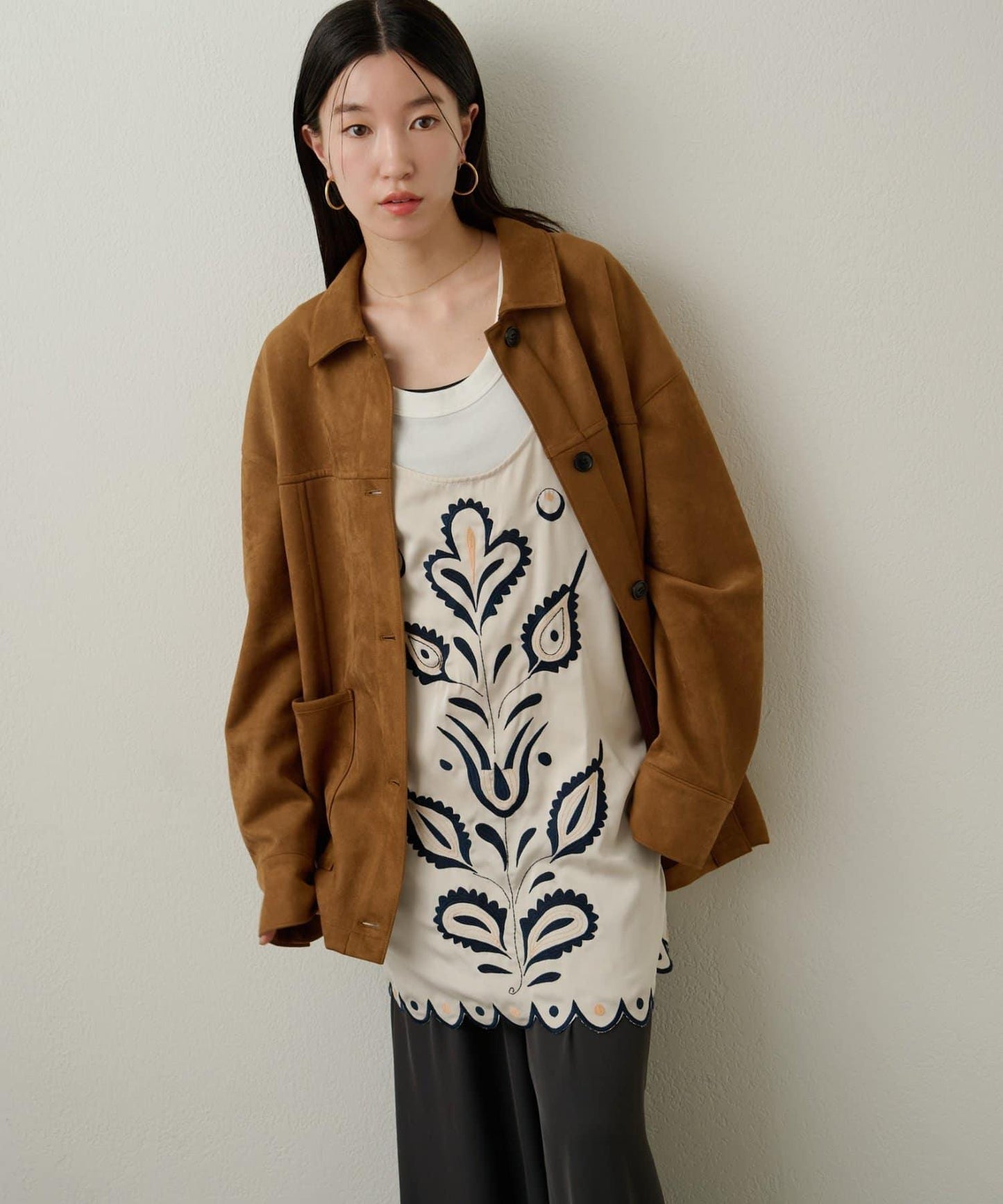 緞面刺繡吊帶長款上衣