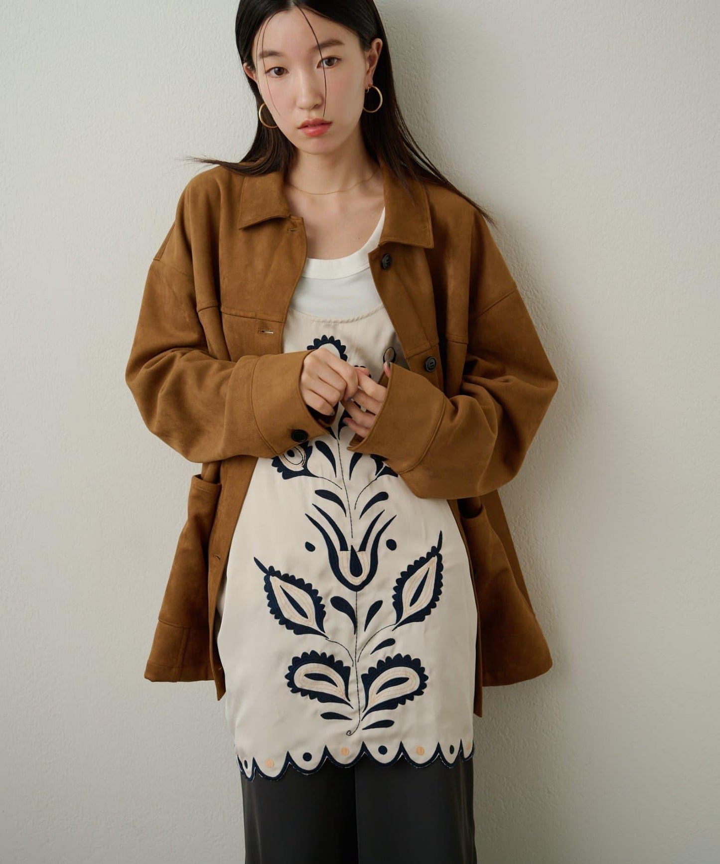 緞面刺繡吊帶長款上衣