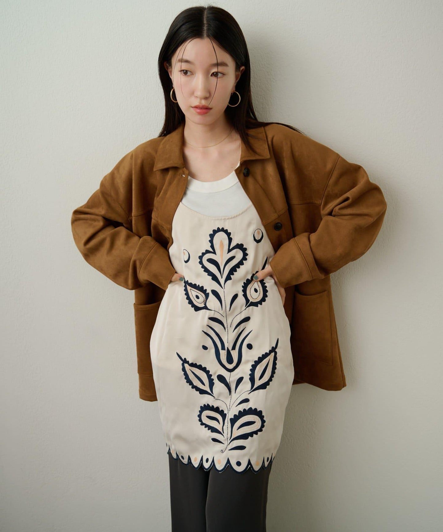 緞面刺繡吊帶長款上衣