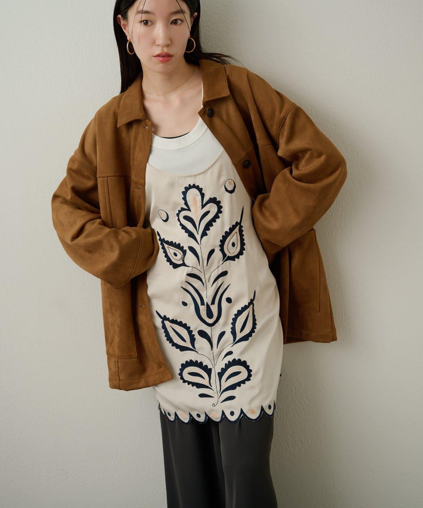 緞面刺繡吊帶長款上衣