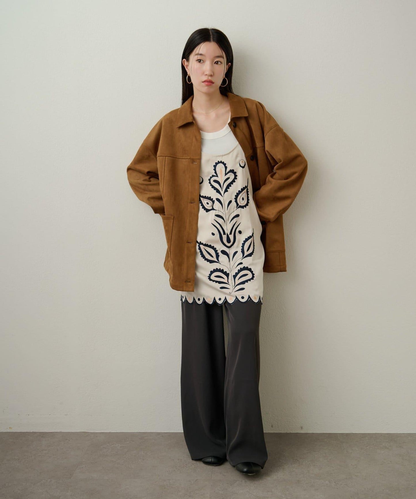 緞面刺繡吊帶長款上衣