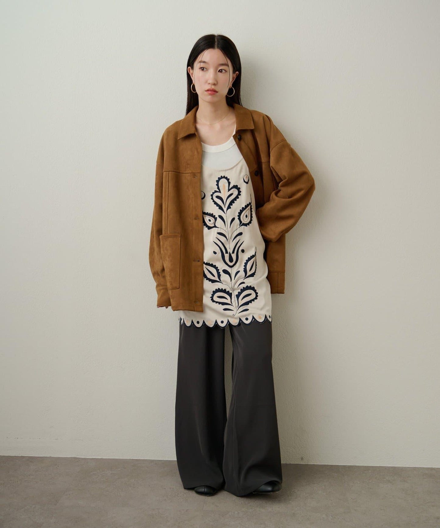 緞面刺繡吊帶長款上衣