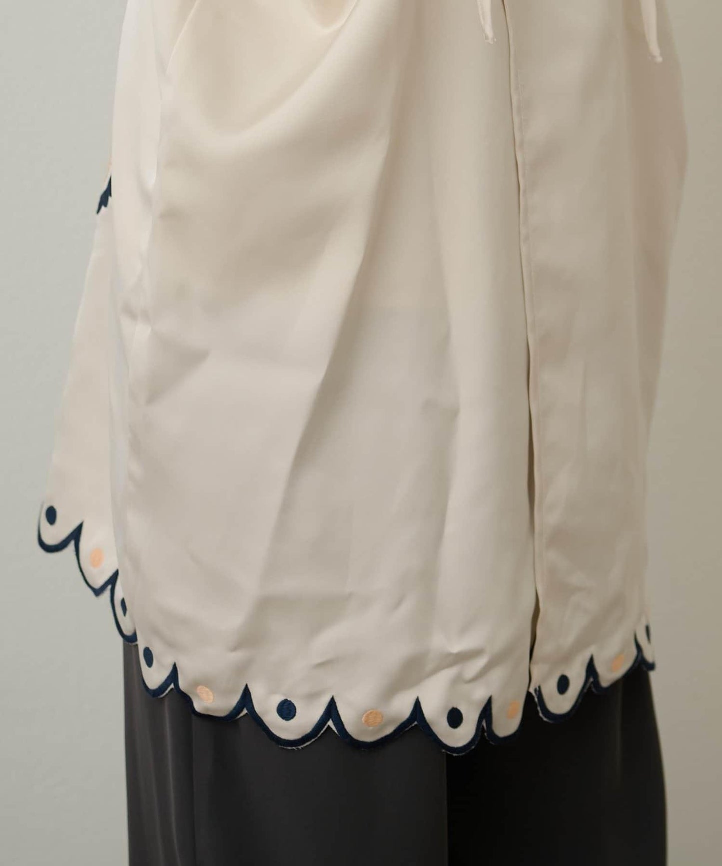 緞面刺繡吊帶長款上衣