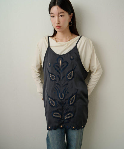 緞面刺繡吊帶長款上衣