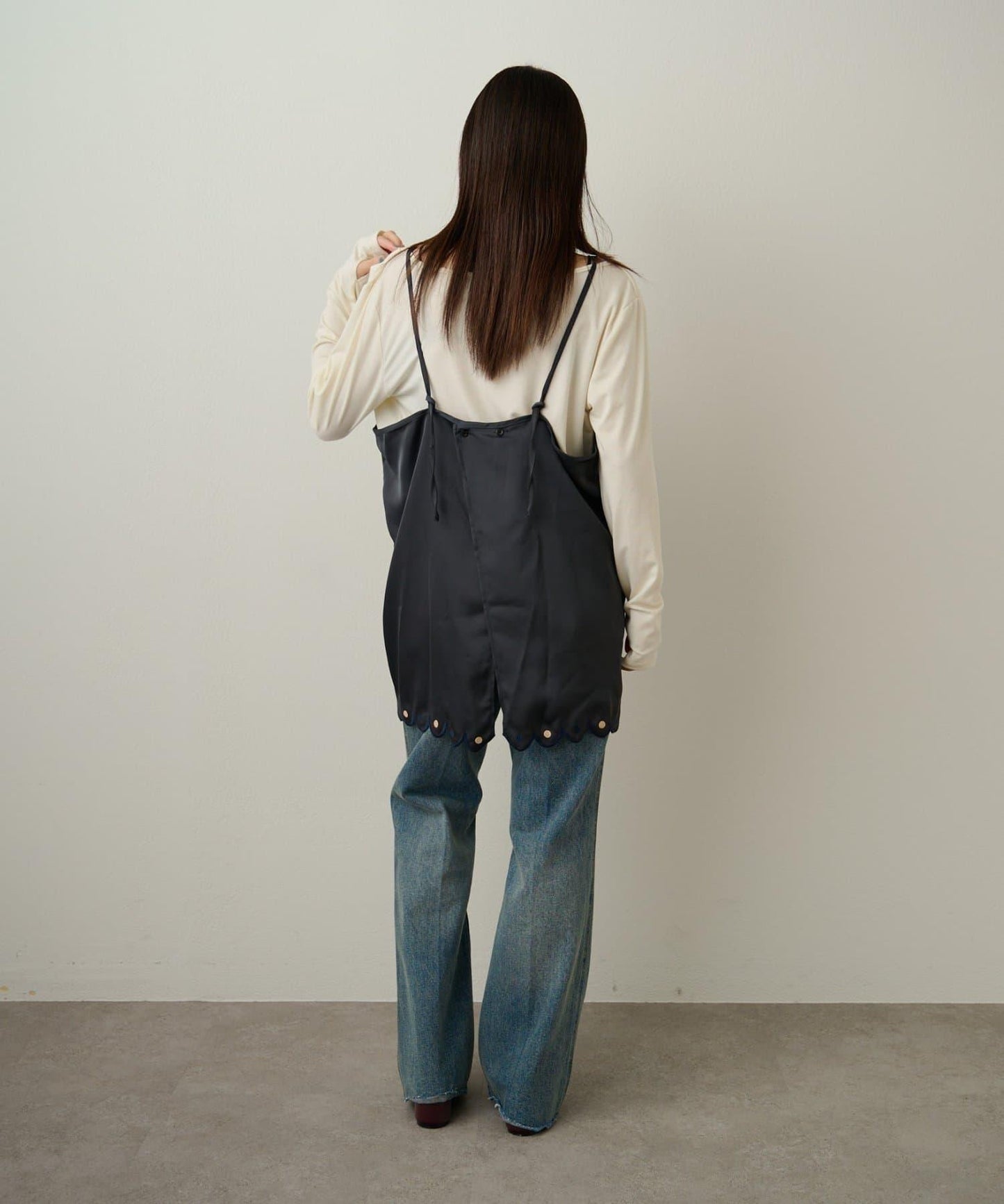 緞面刺繡吊帶長款上衣