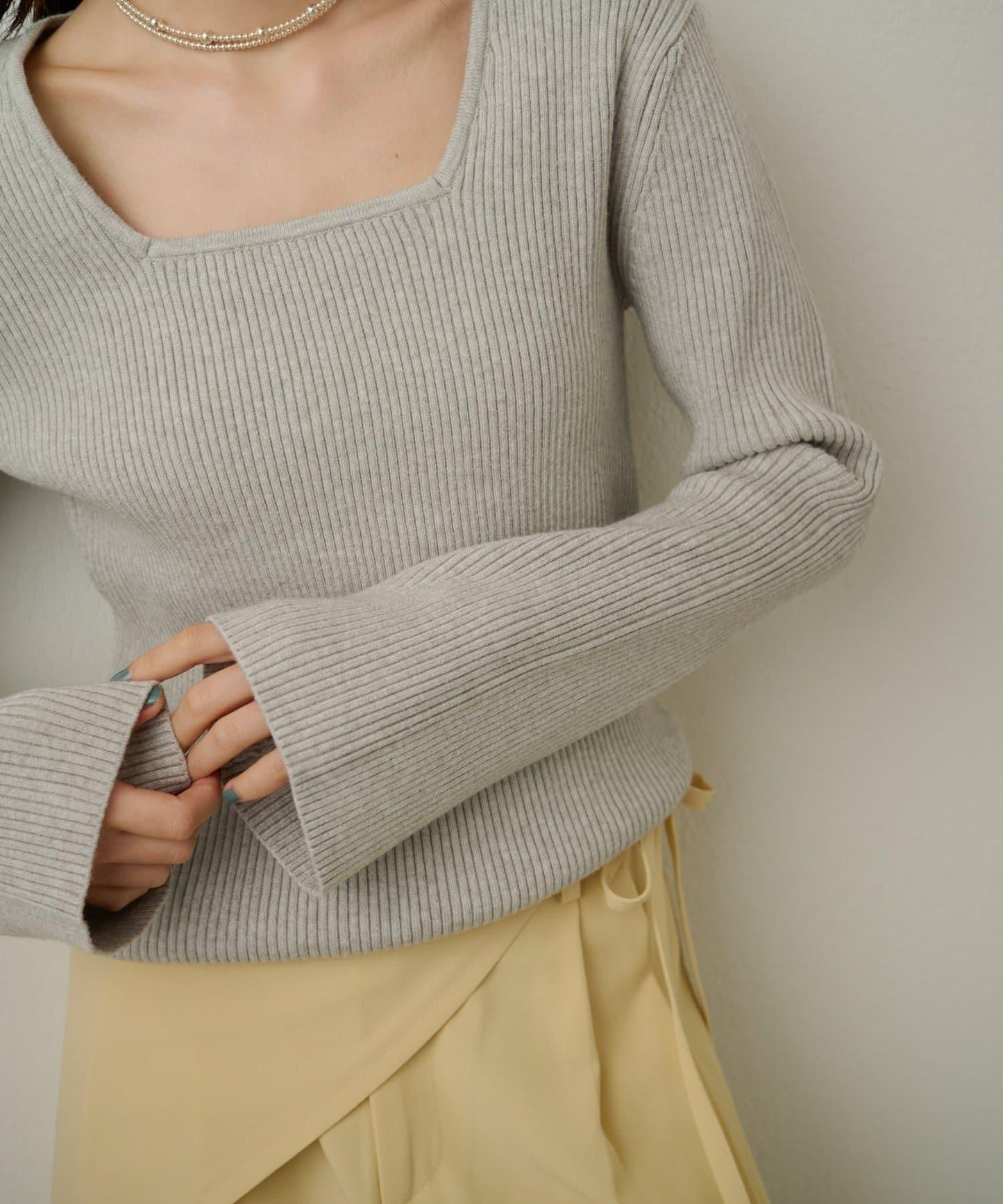 附項圈羅紋方領針織衫