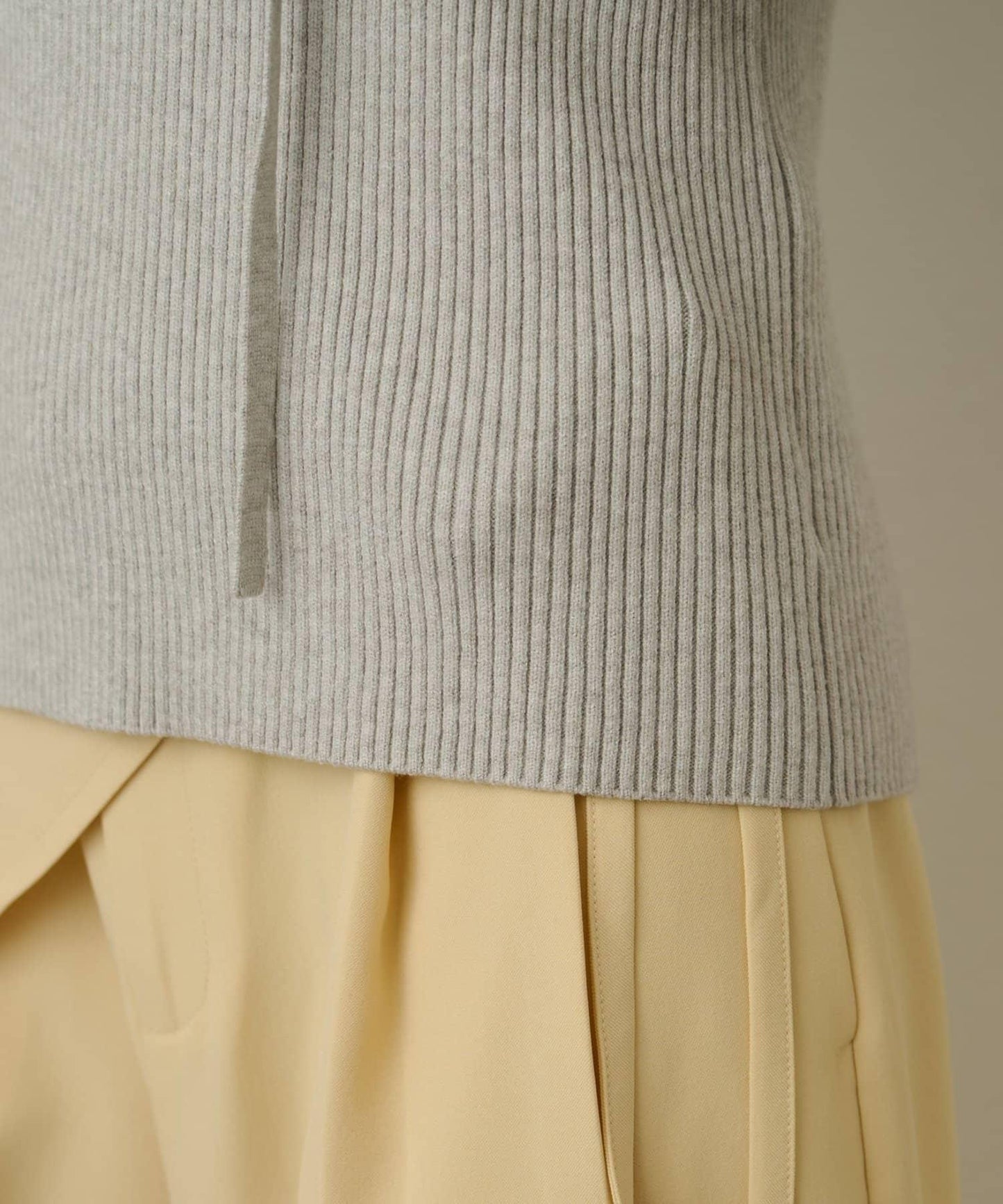 附項圈羅紋方領針織衫