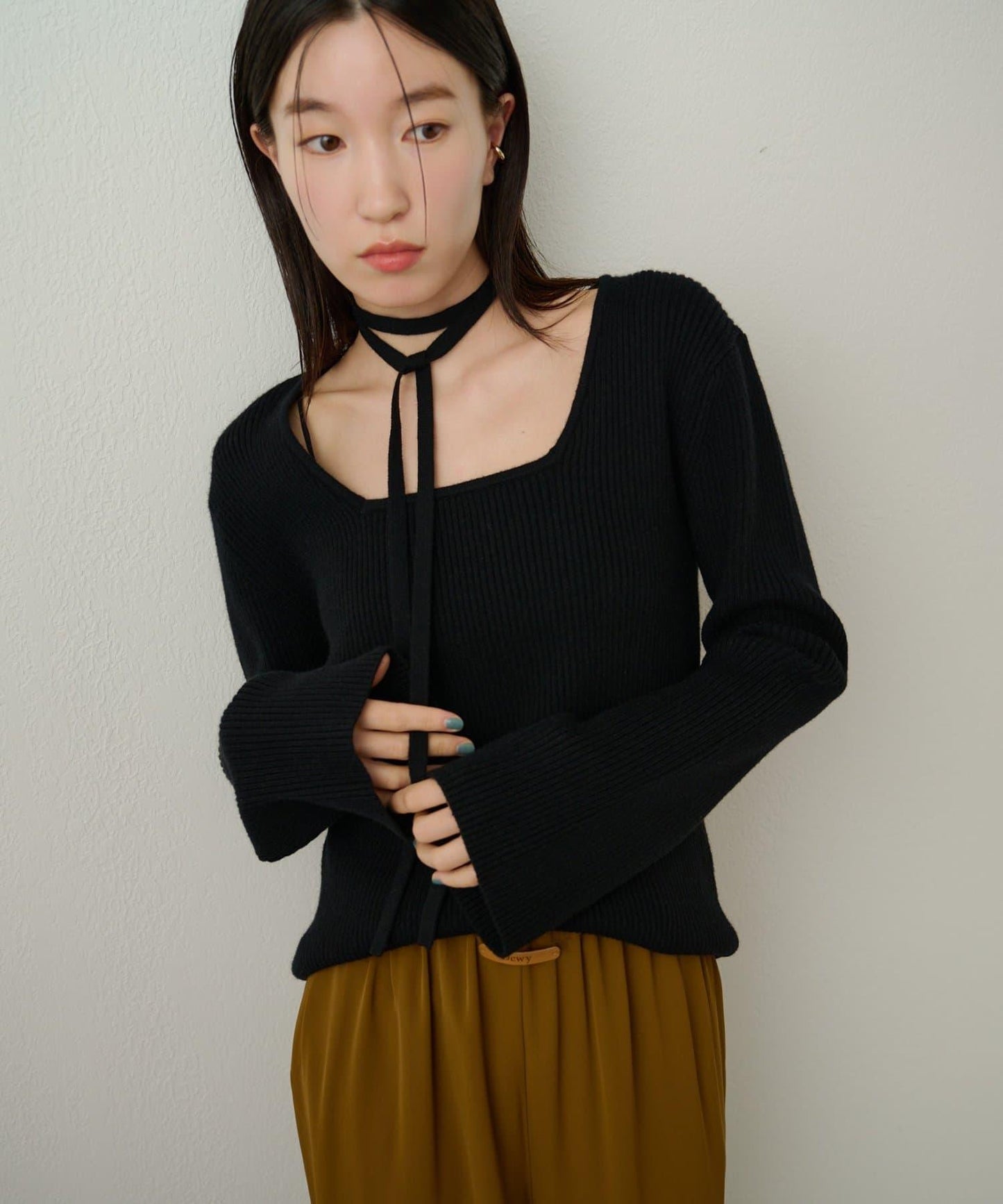 附項圈羅紋方領針織衫