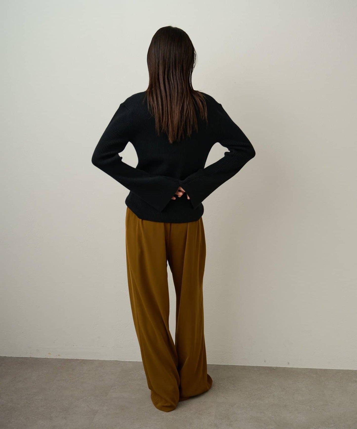 附項圈羅紋方領針織衫