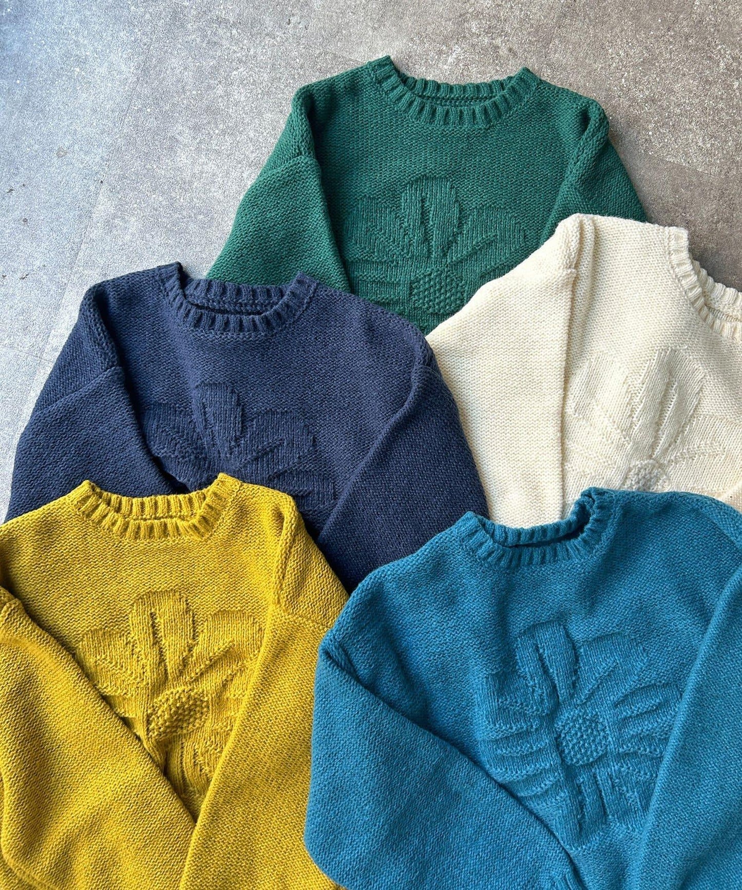 同色系花卉提花針織衫