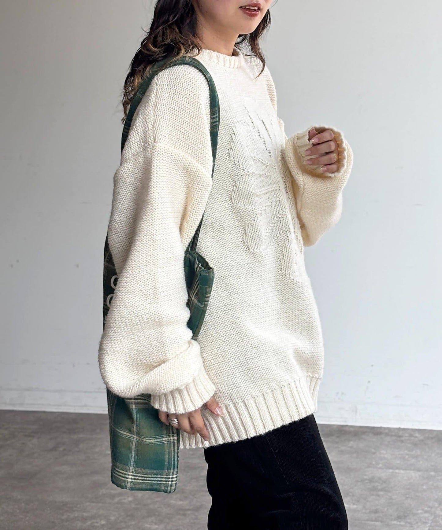 同色系花卉提花針織衫