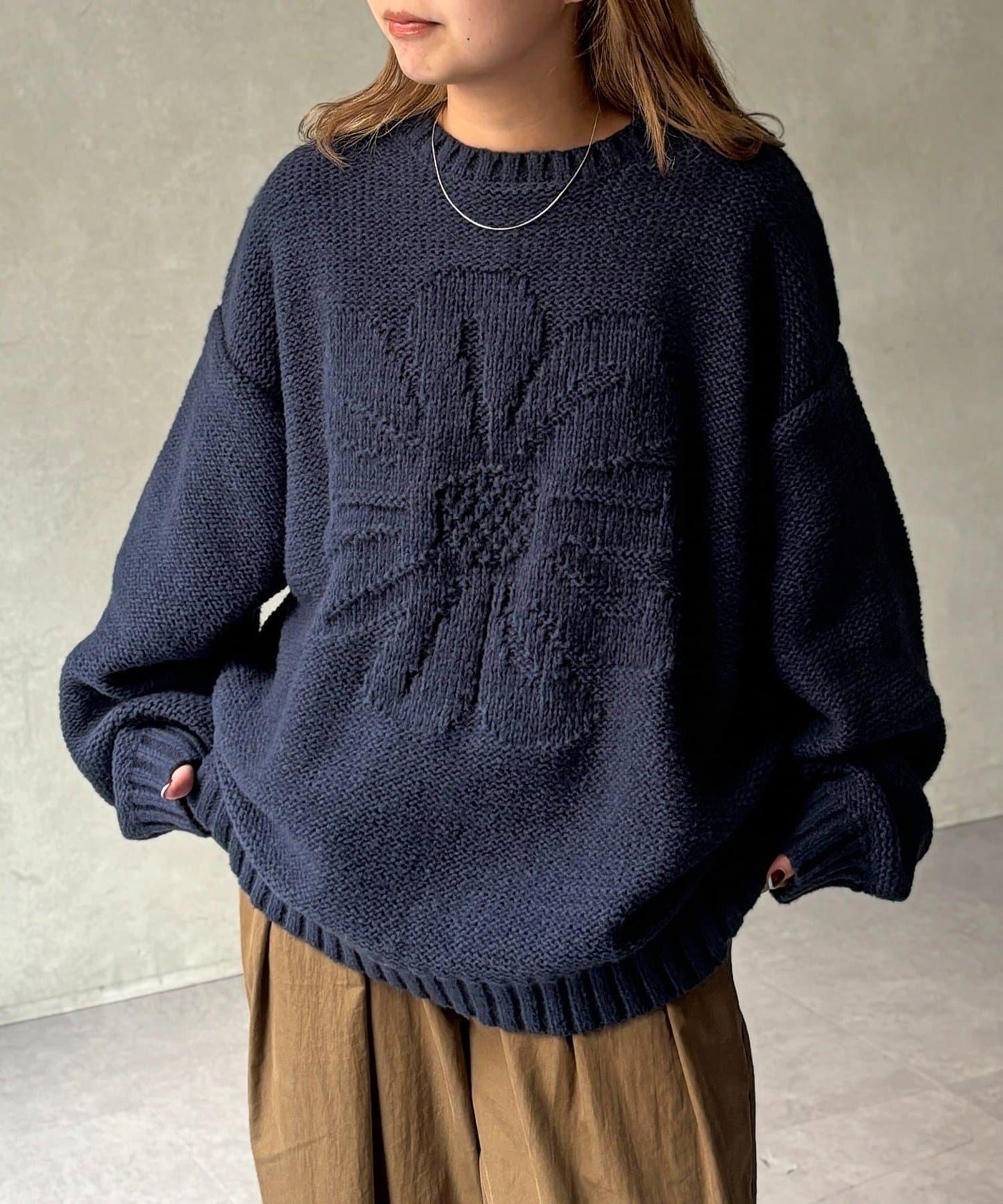 同色系花卉提花針織衫