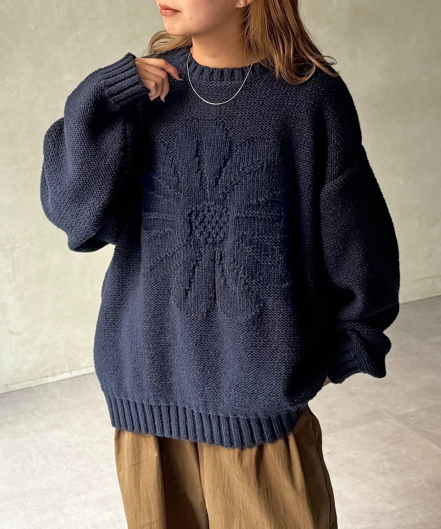 同色系花卉提花針織衫