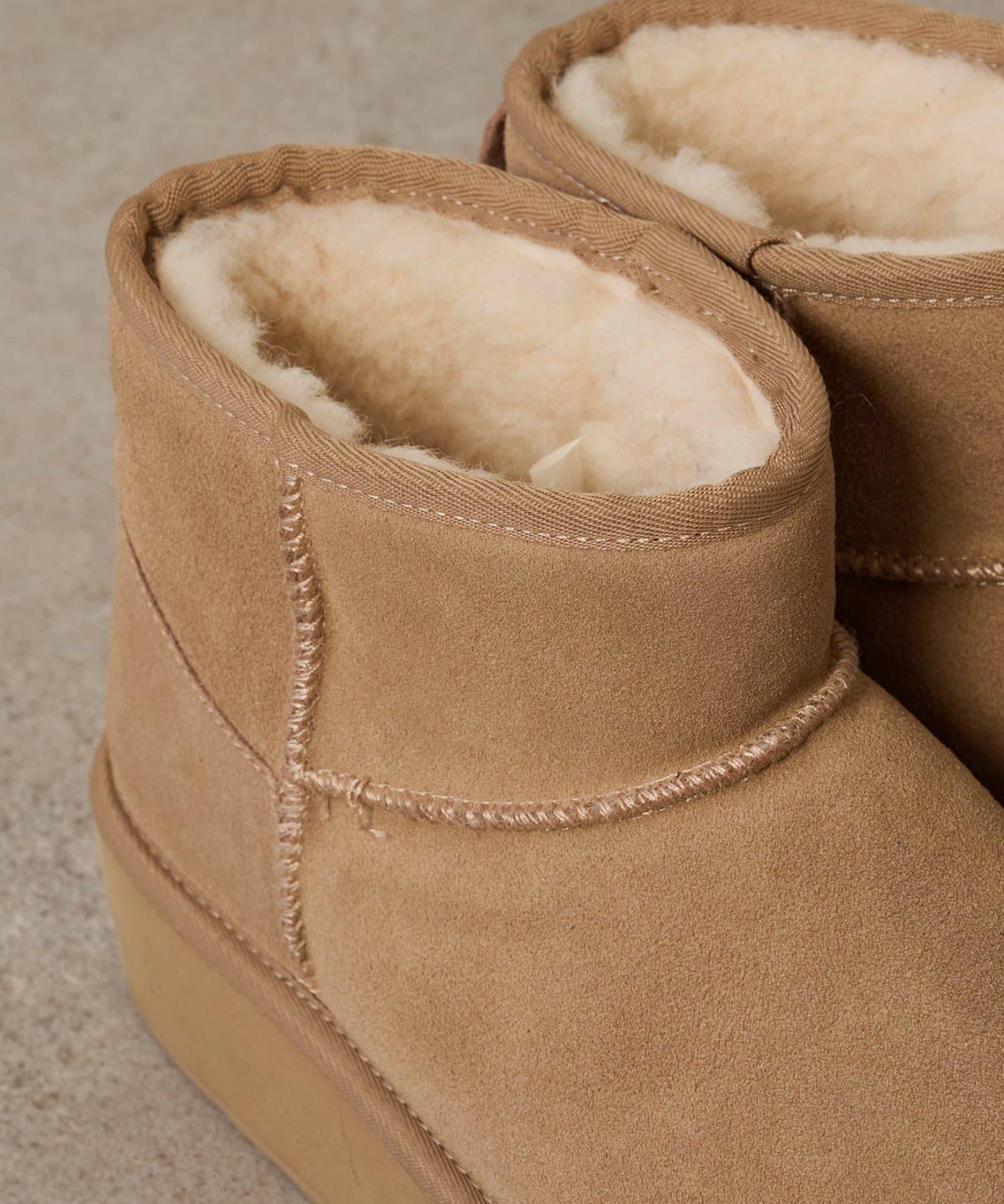 EMU 微羊毛厚底靴