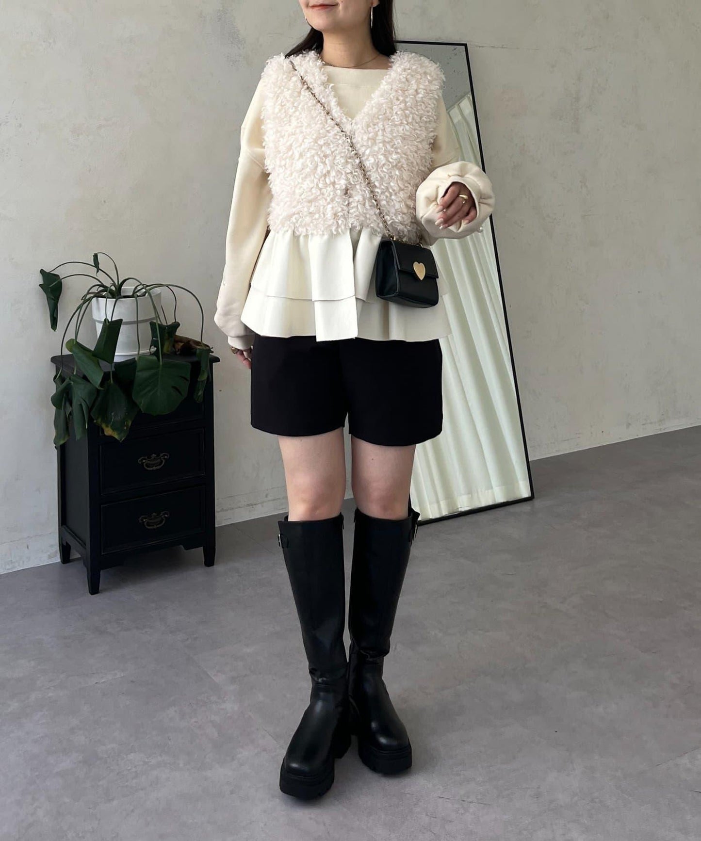 皮革荷葉邊毛絨馬甲