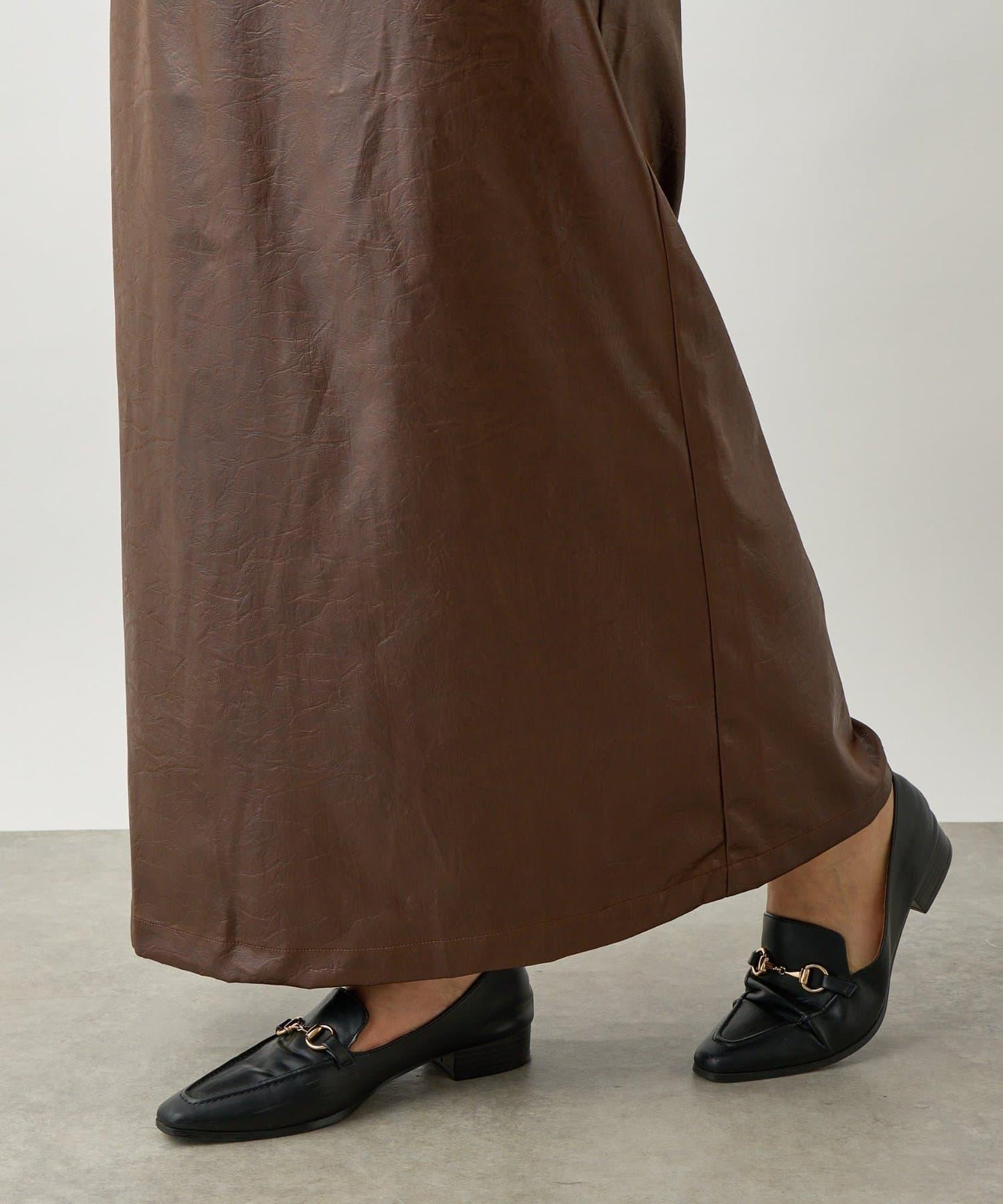 優雅風格亮麵皮革修身半身裙