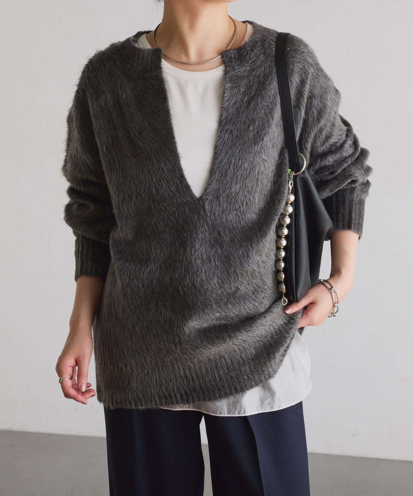 【臀部遮蓋◎】輕盈深V針織衫