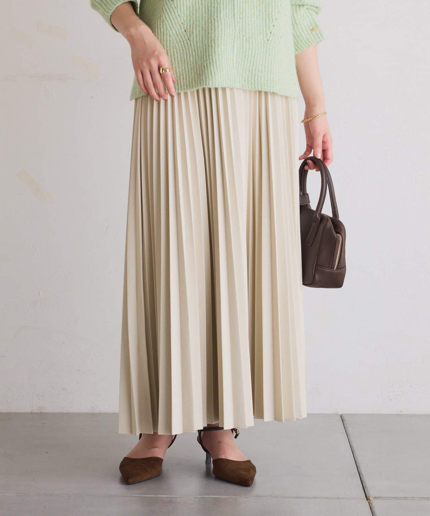 【不顯身材曲線】仿皮百褶裙