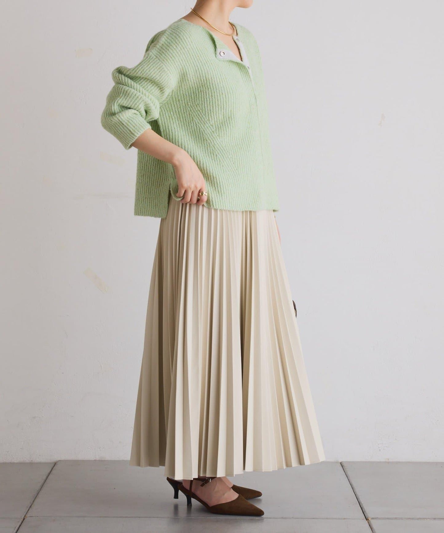 【不顯身材曲線】仿皮百褶裙