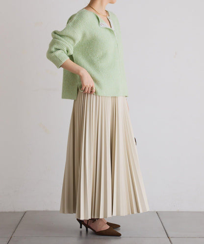 【不顯身材曲線】仿皮百褶裙