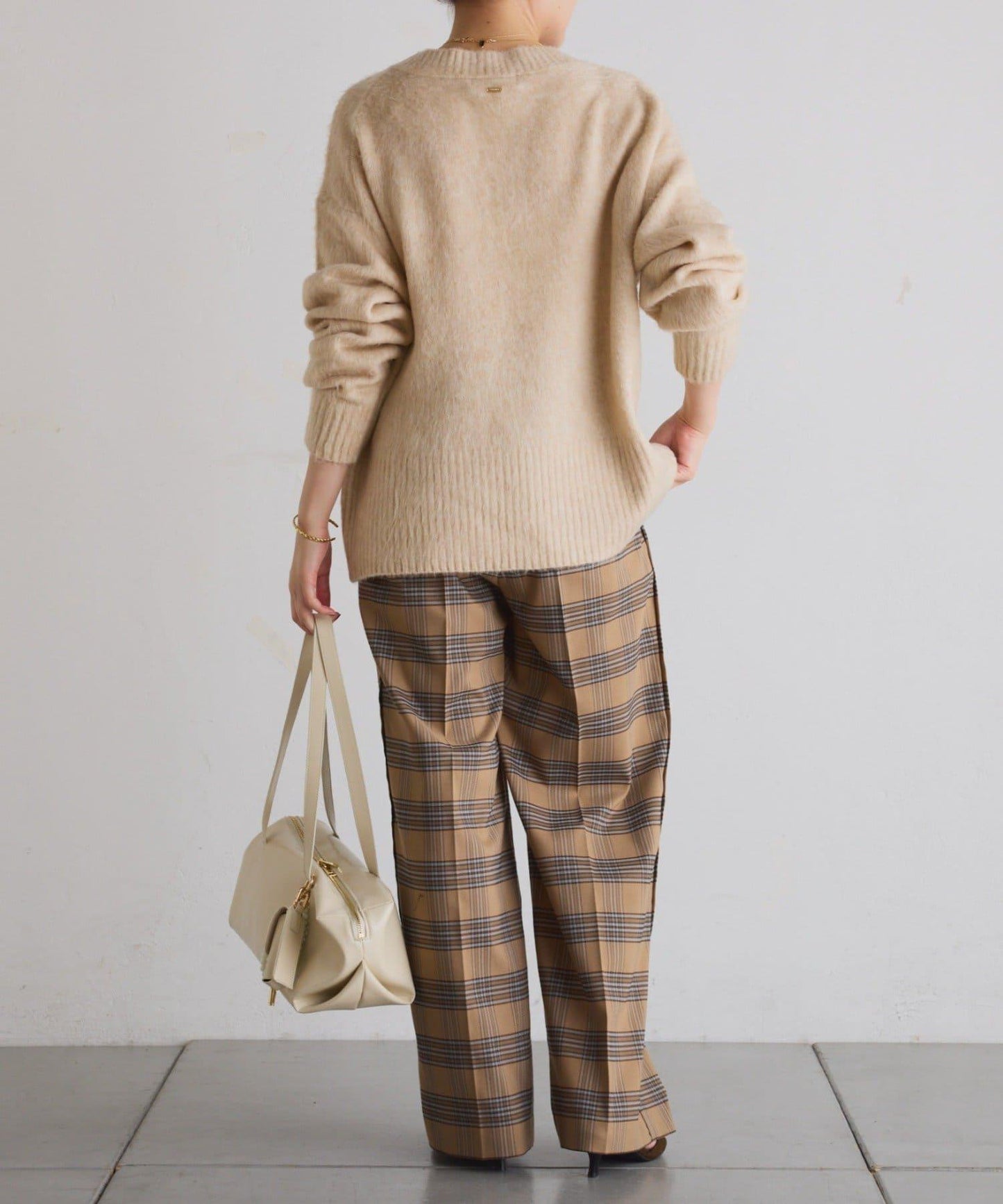 【臀部遮蓋◎】輕盈深V針織衫