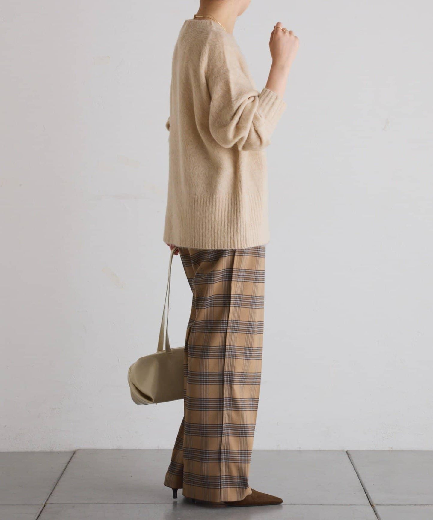 【臀部遮蓋◎】輕盈深V針織衫