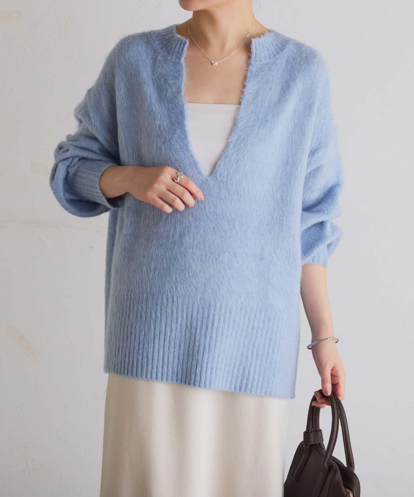 【臀部遮蓋◎】輕盈深V針織衫