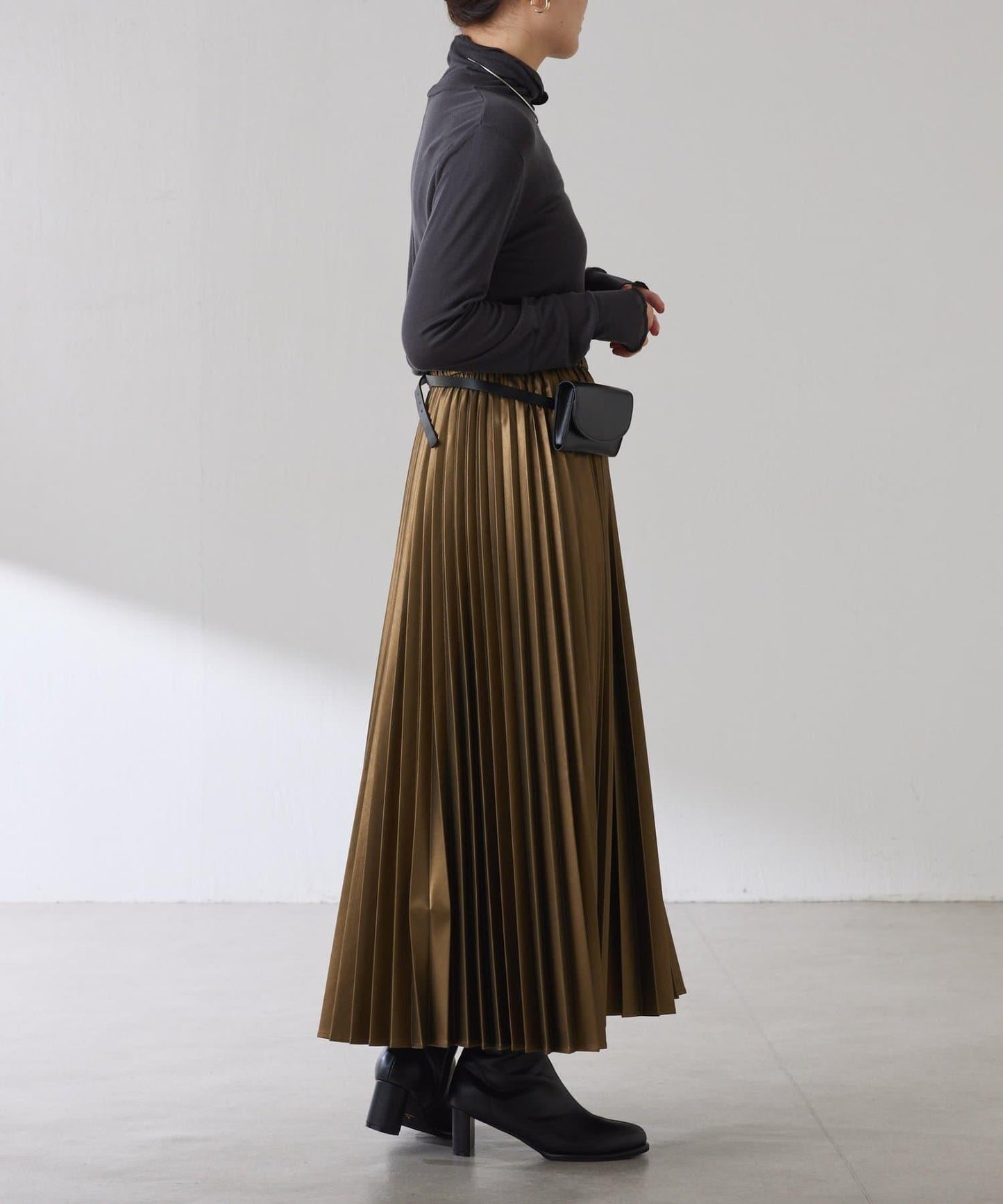 【不顯身材曲線】仿皮百褶裙