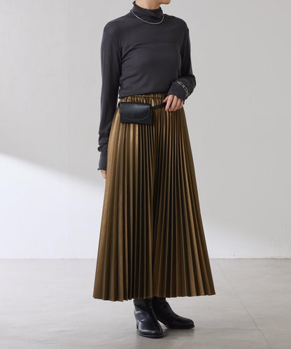 【不顯身材曲線】仿皮百褶裙