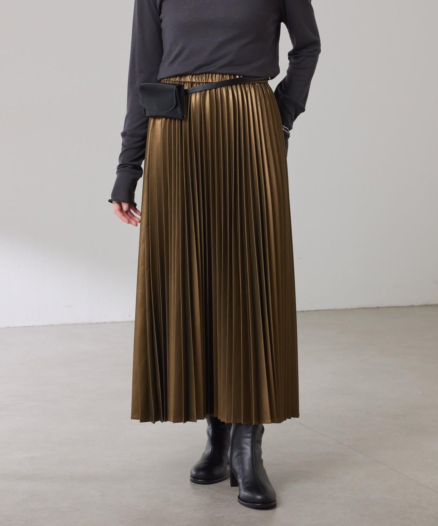 【不顯身材曲線】仿皮百褶裙