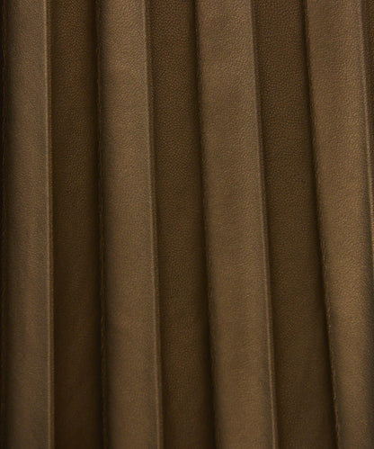 【不顯身材曲線】仿皮百褶裙