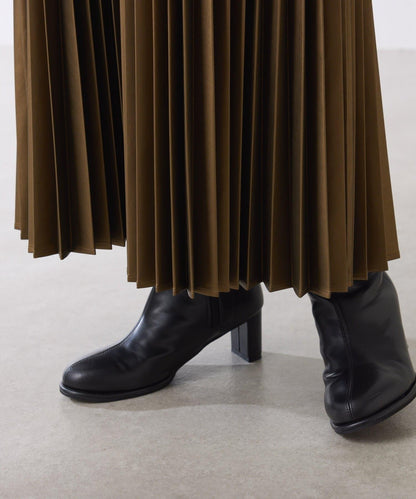 【不顯身材曲線】仿皮百褶裙