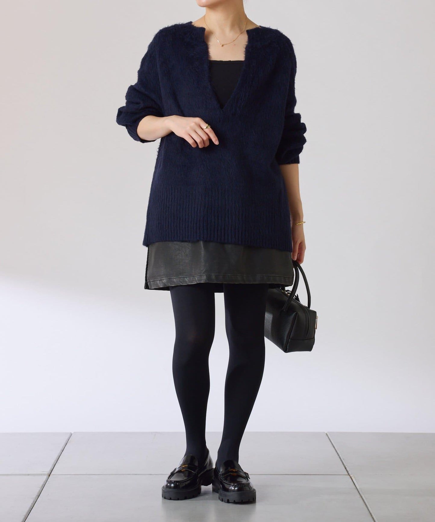 【臀部遮蓋◎】輕盈深V針織衫