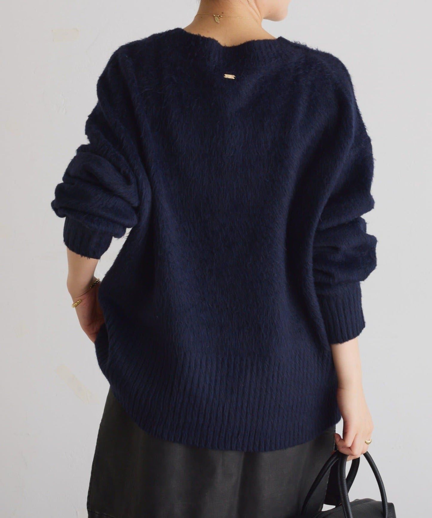 【臀部遮蓋◎】輕盈深V針織衫