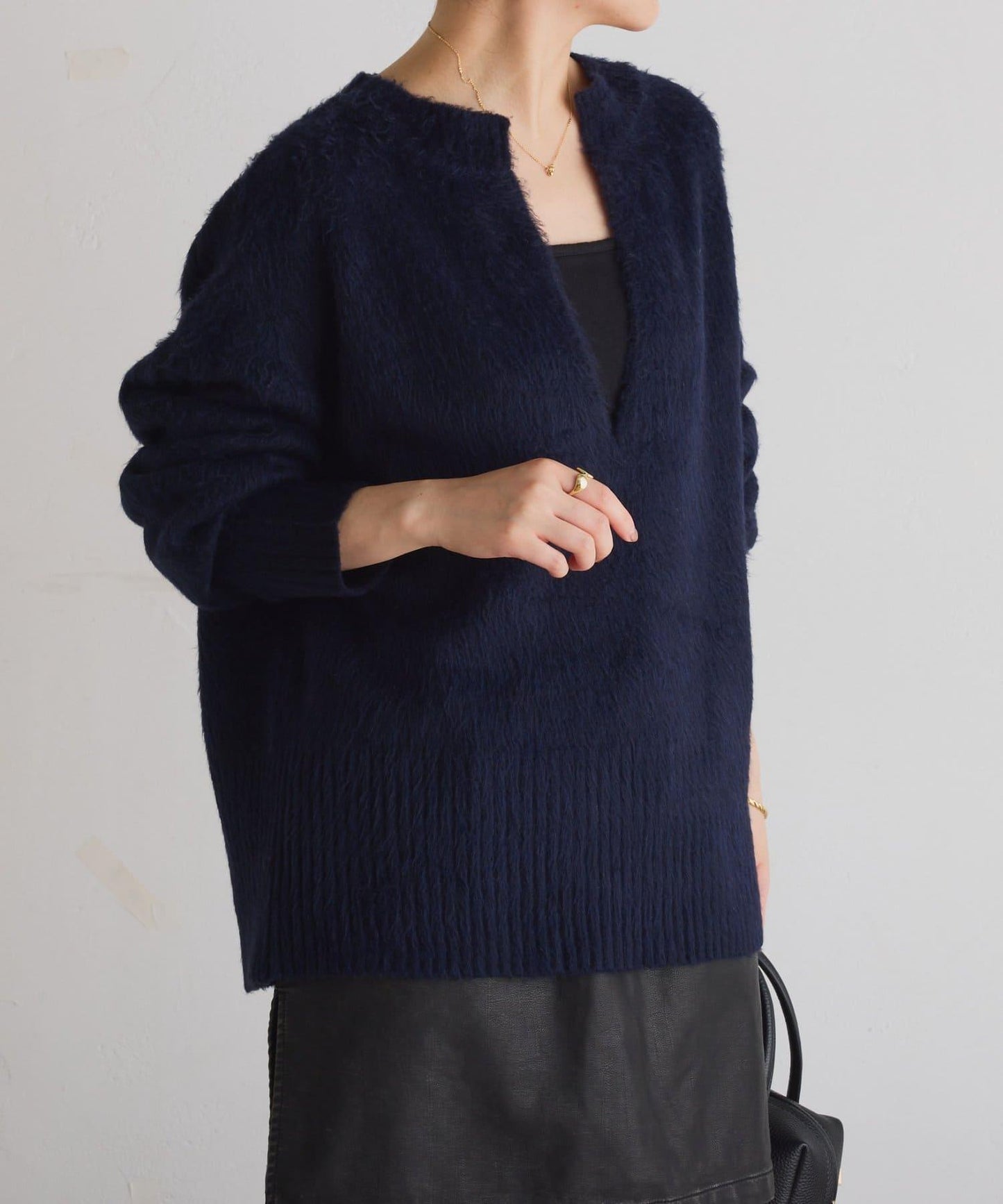 【臀部遮蓋◎】輕盈深V針織衫