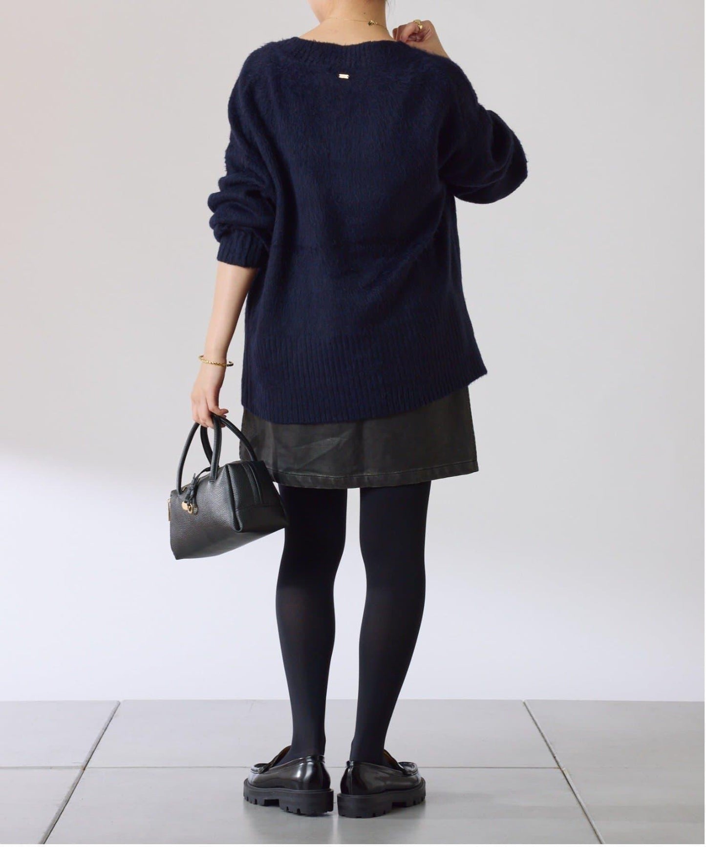 【臀部遮蓋◎】輕盈深V針織衫