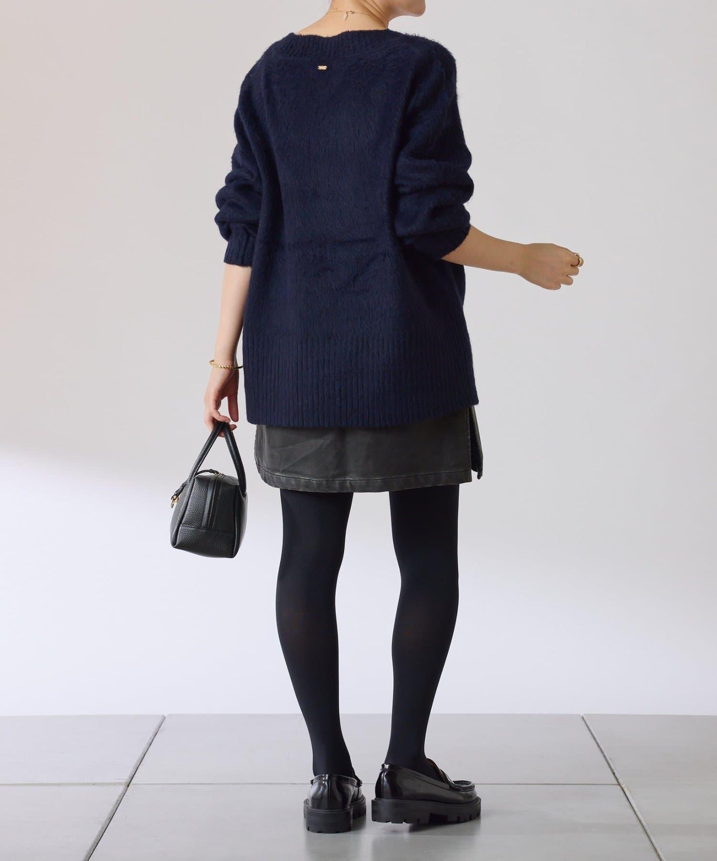 【臀部遮蓋◎】輕盈深V針織衫