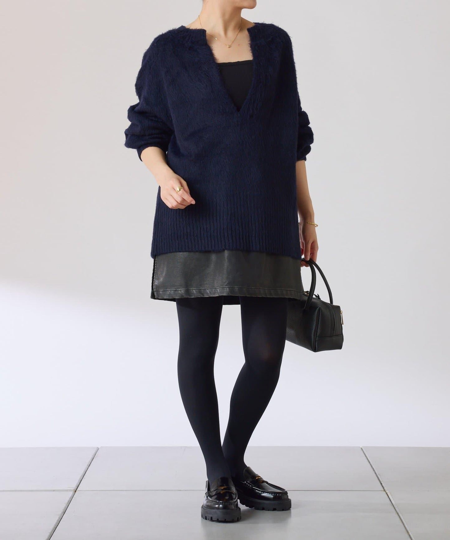 【臀部遮蓋◎】輕盈深V針織衫