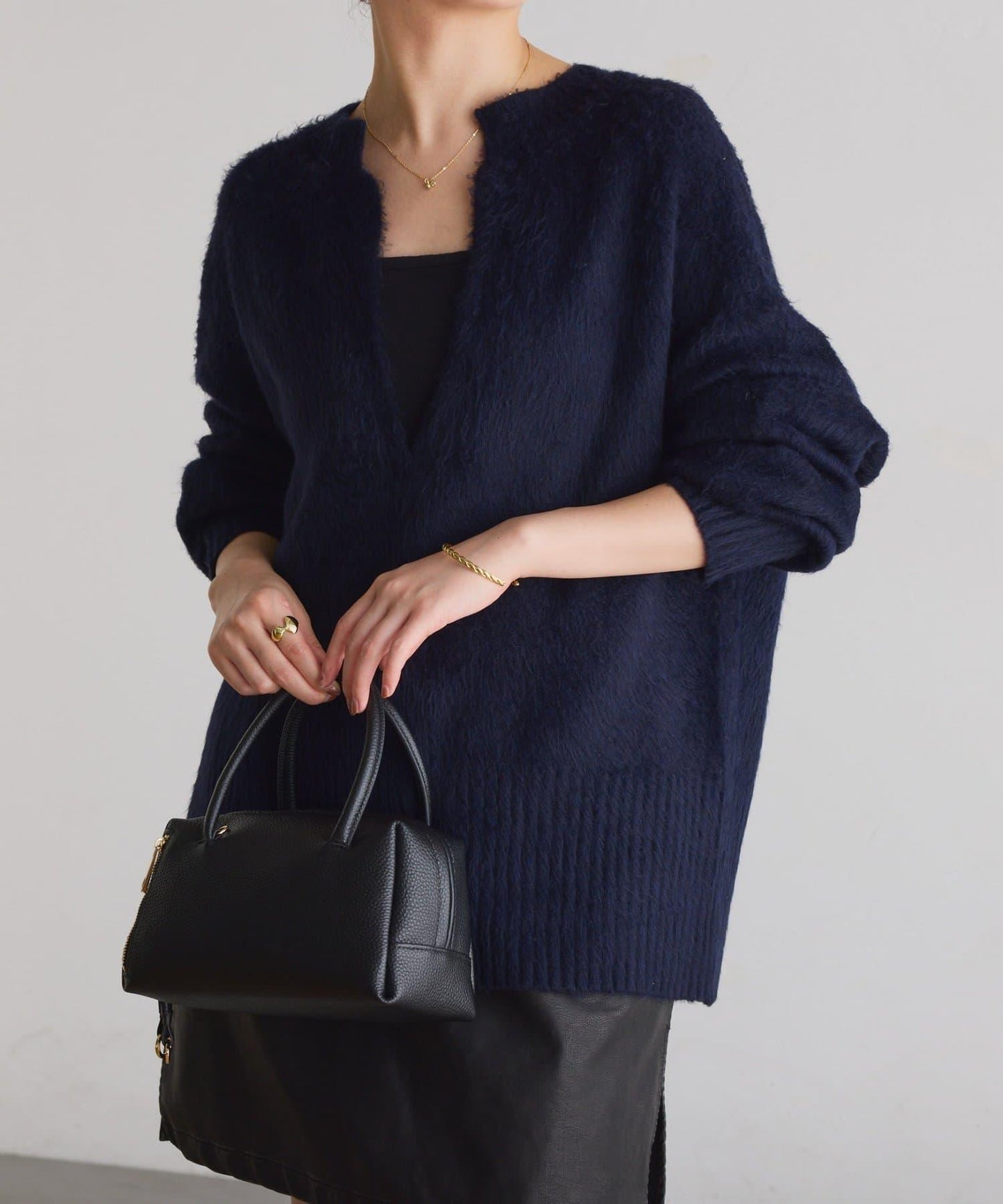 【臀部遮蓋◎】輕盈深V針織衫