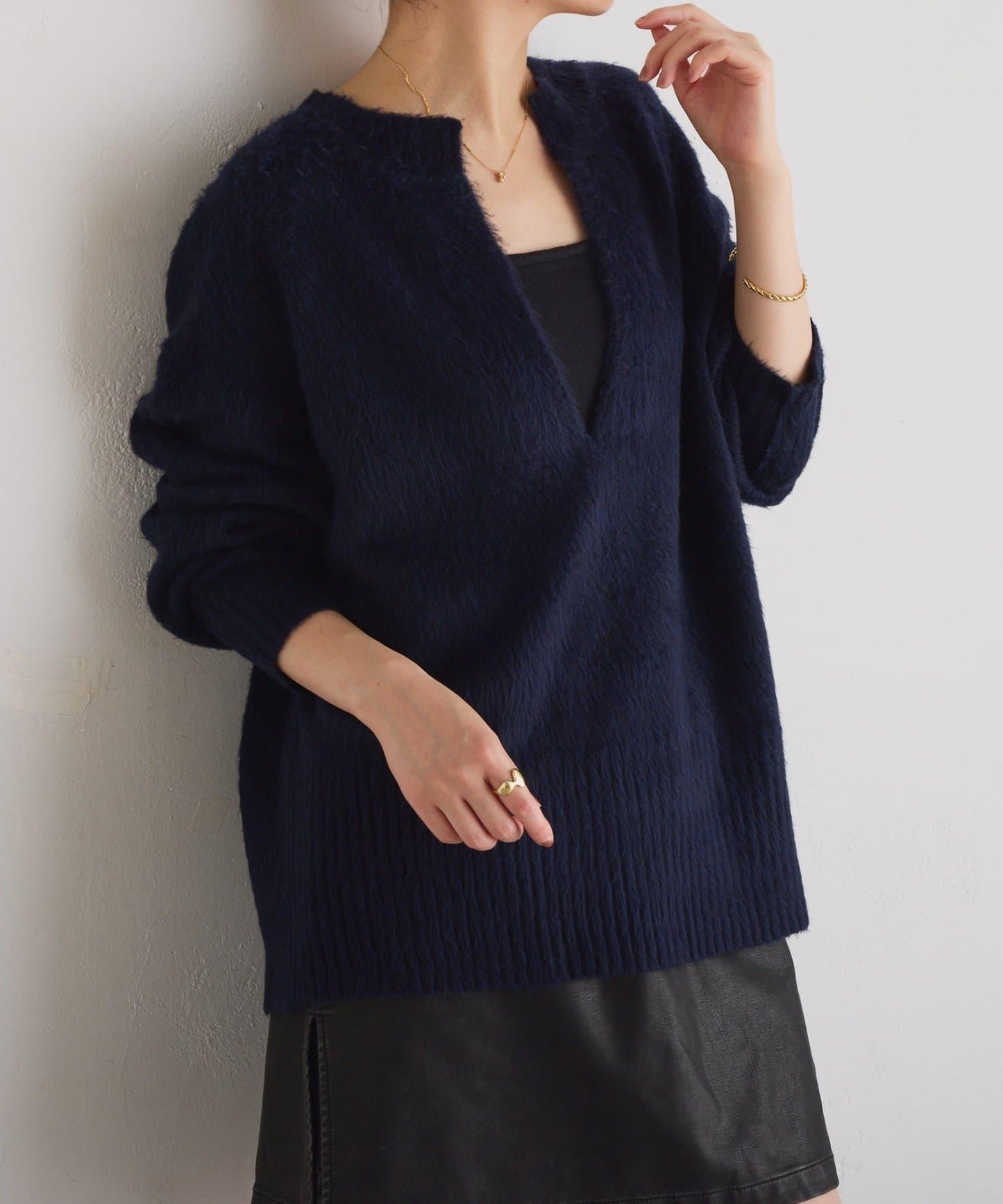 【臀部遮蓋◎】輕盈深V針織衫