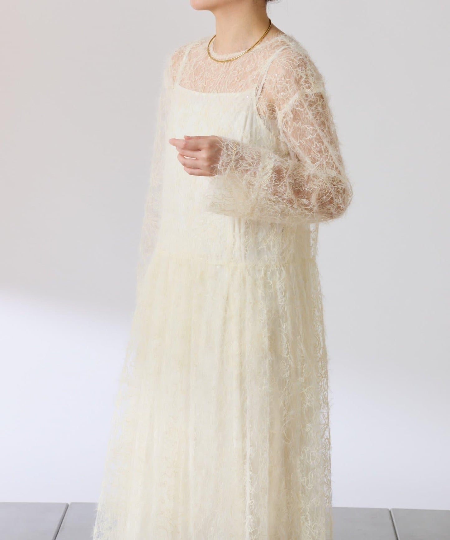 薄紗褶皺連衣裙