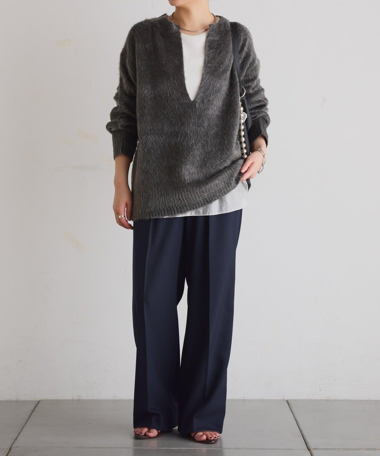 【臀部遮蓋◎】輕盈深V針織衫