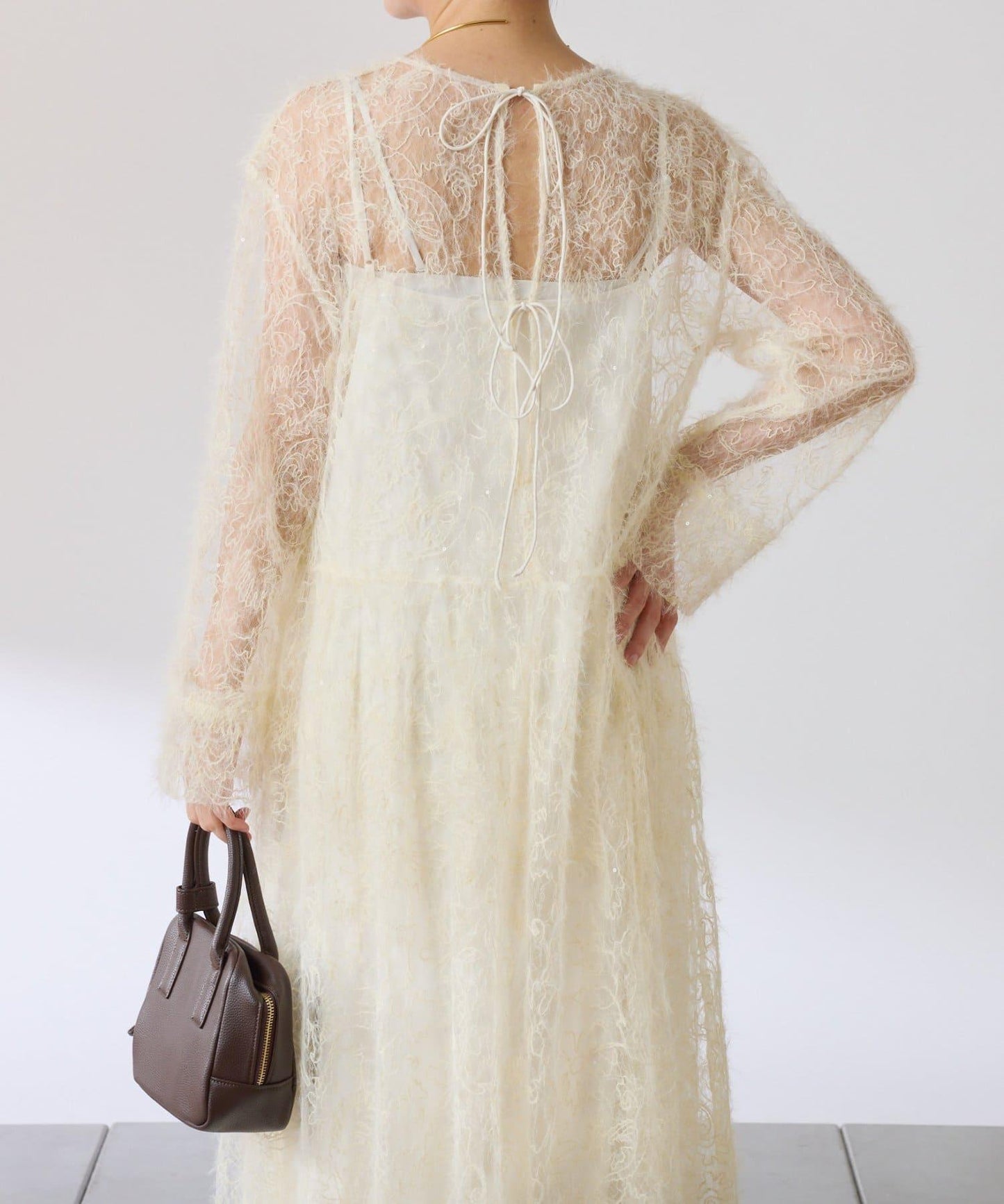 薄紗褶皺連衣裙