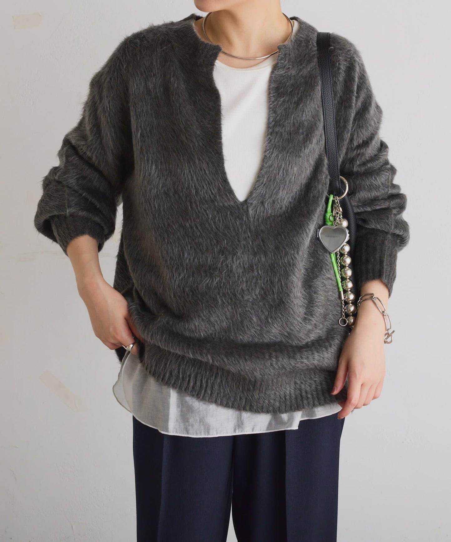 【臀部遮蓋◎】輕盈深V針織衫